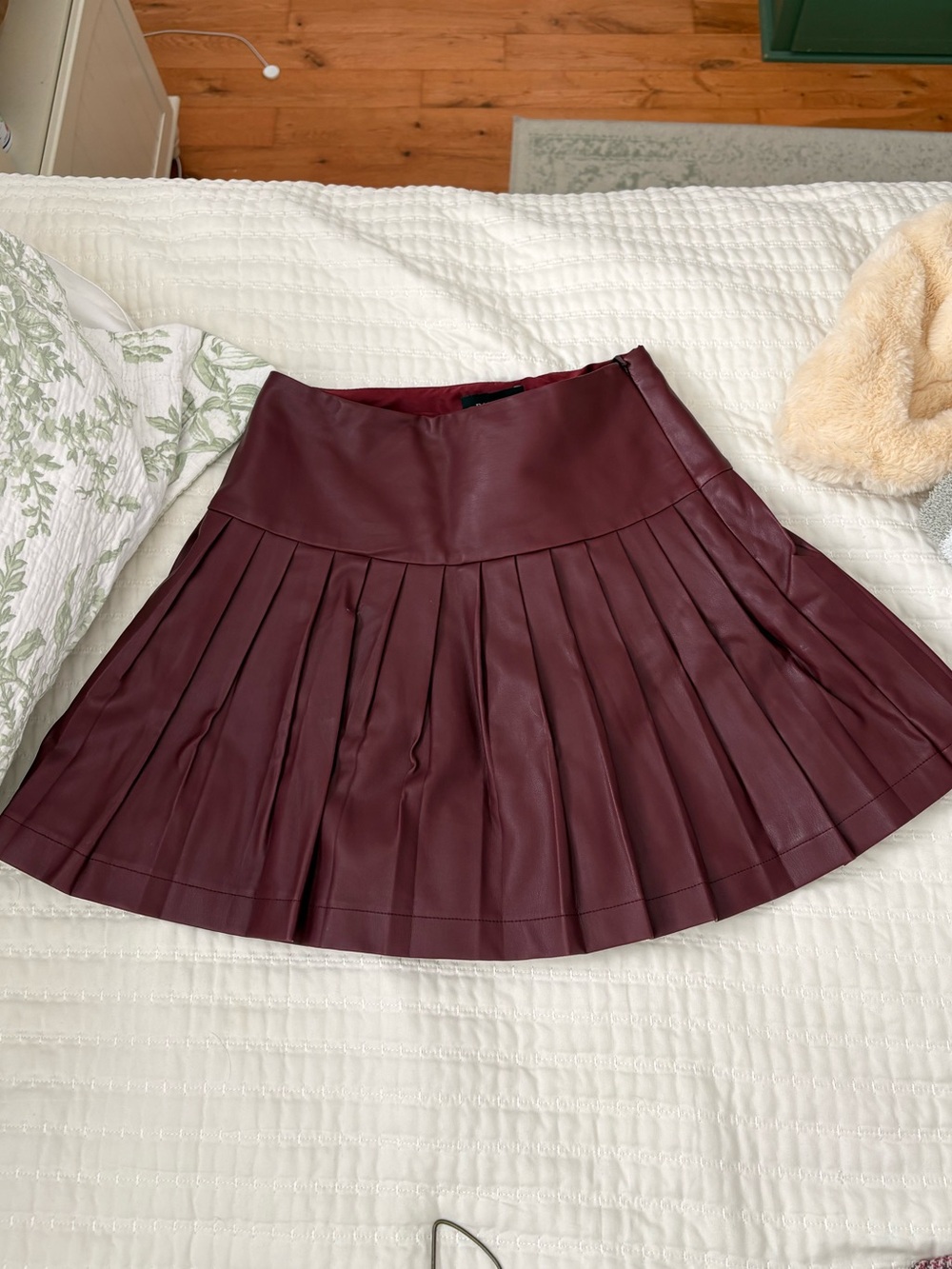 Bardot Wine Pleated Faux Leather Skirt (XS)